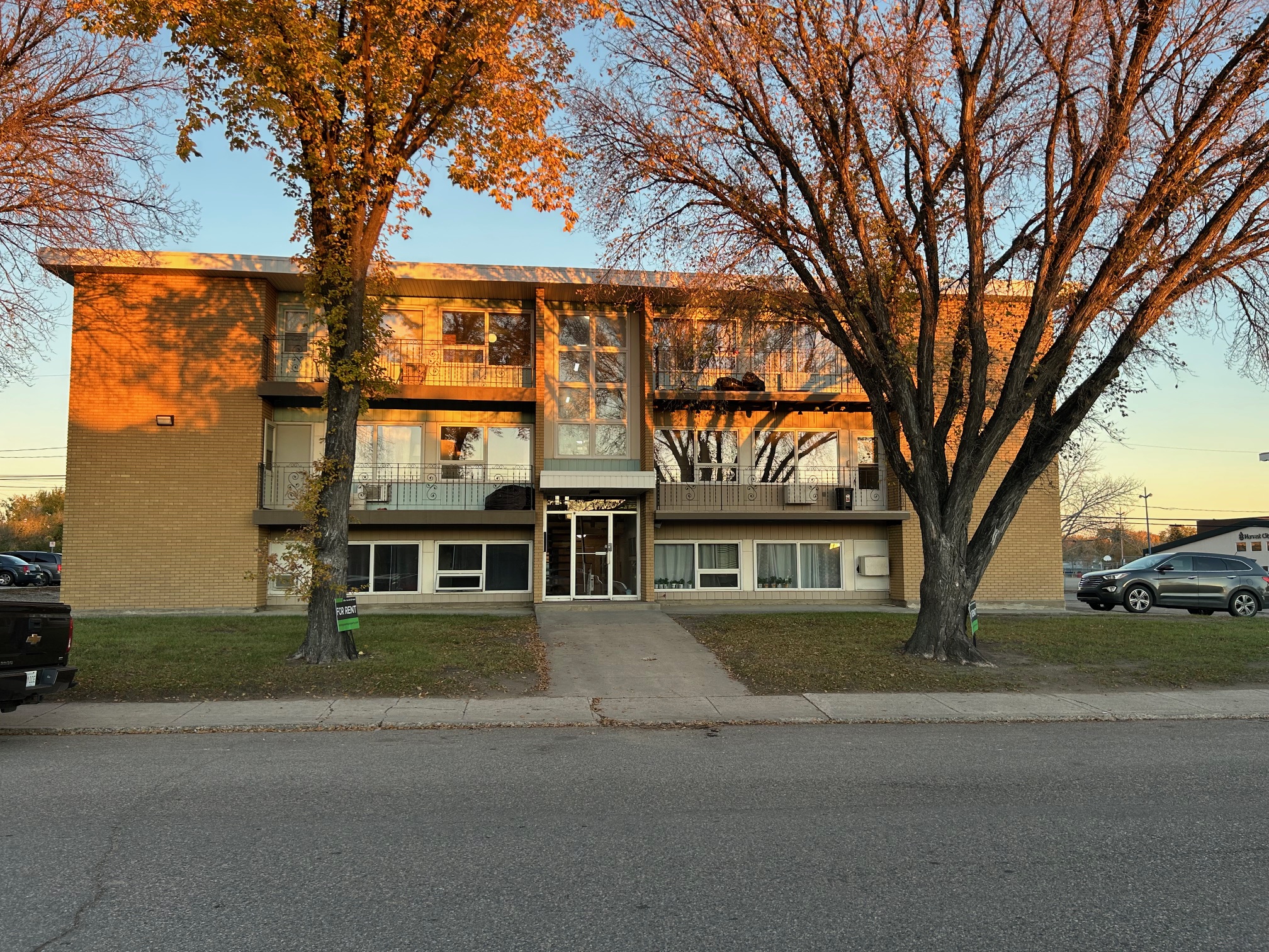 443 Lorne Street North - 15